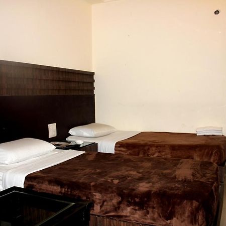 Aman Deluxe Hotel New Delhi Bagian luar foto