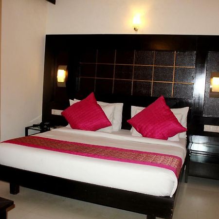 Aman Deluxe Hotel New Delhi Bagian luar foto