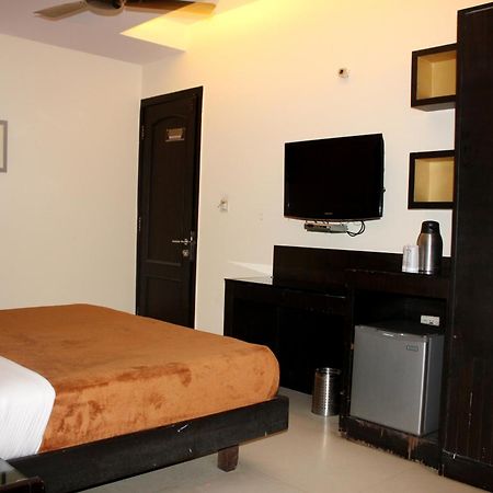 Aman Deluxe Hotel New Delhi Bagian luar foto
