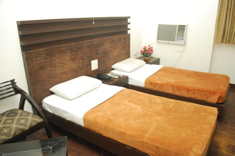 Aman Deluxe Hotel New Delhi Bagian luar foto