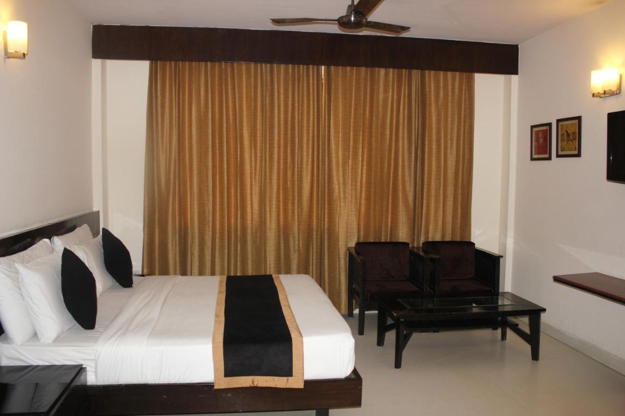 Aman Deluxe Hotel New Delhi Bagian luar foto