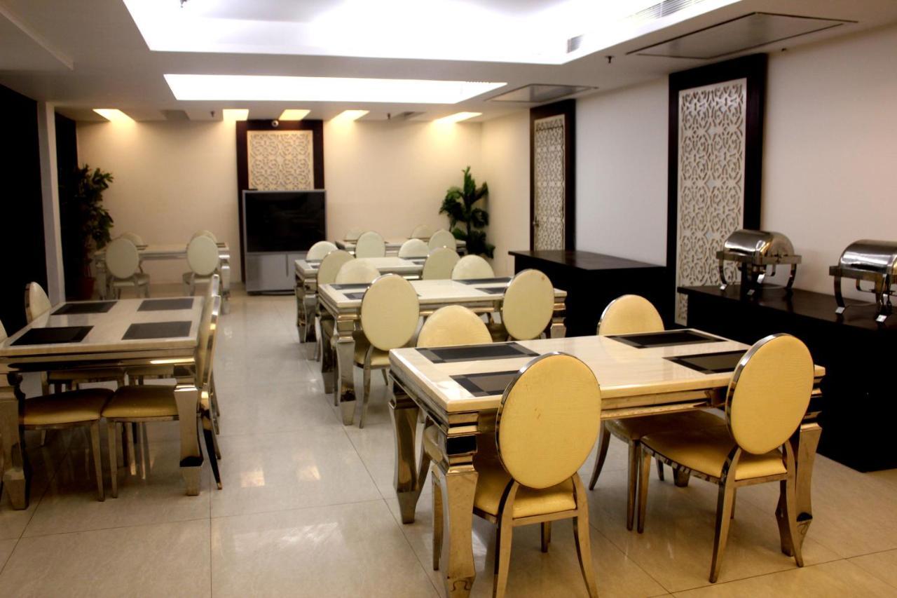 Aman Deluxe Hotel New Delhi Bagian luar foto