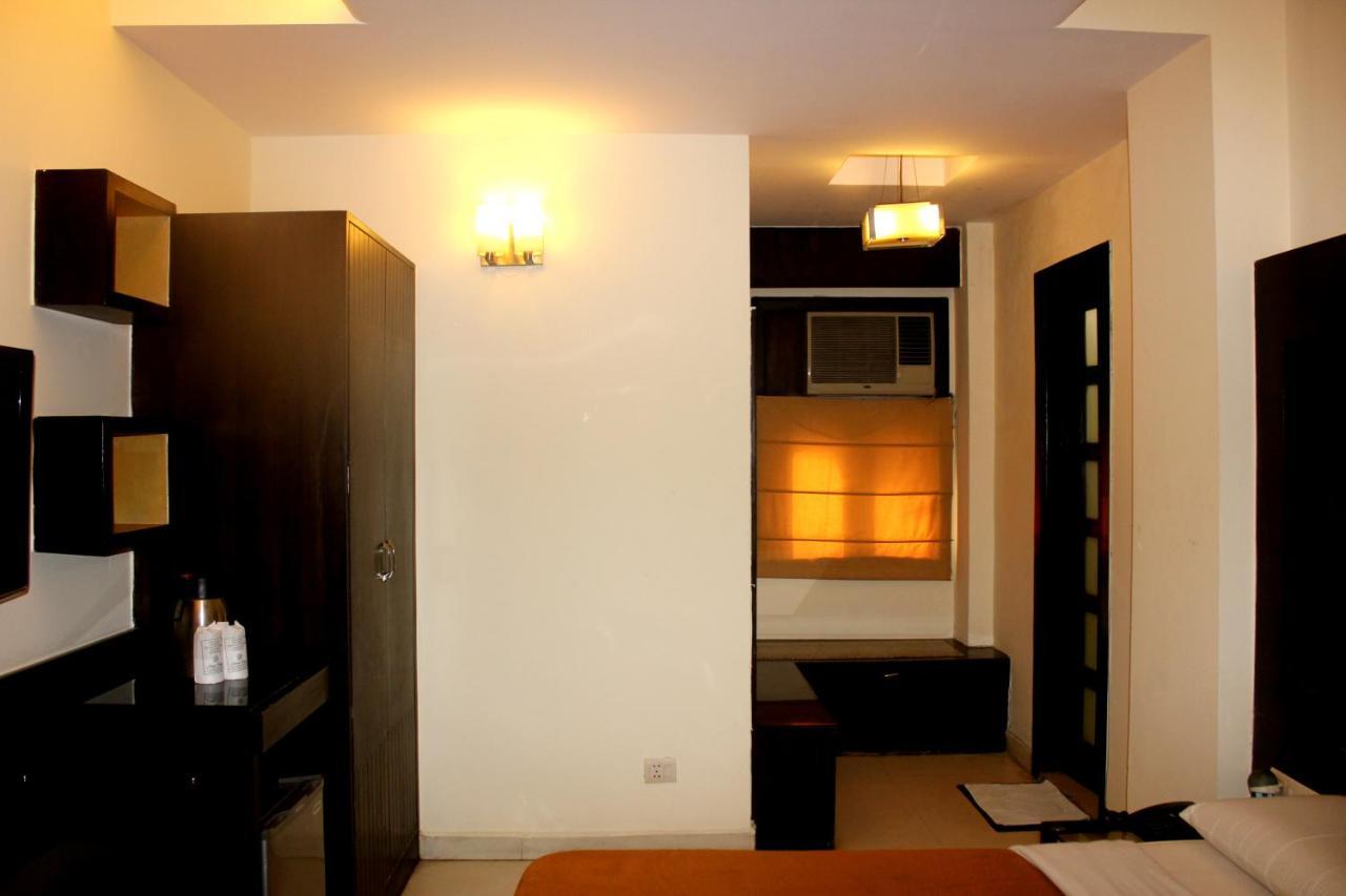 Aman Deluxe Hotel New Delhi Bagian luar foto