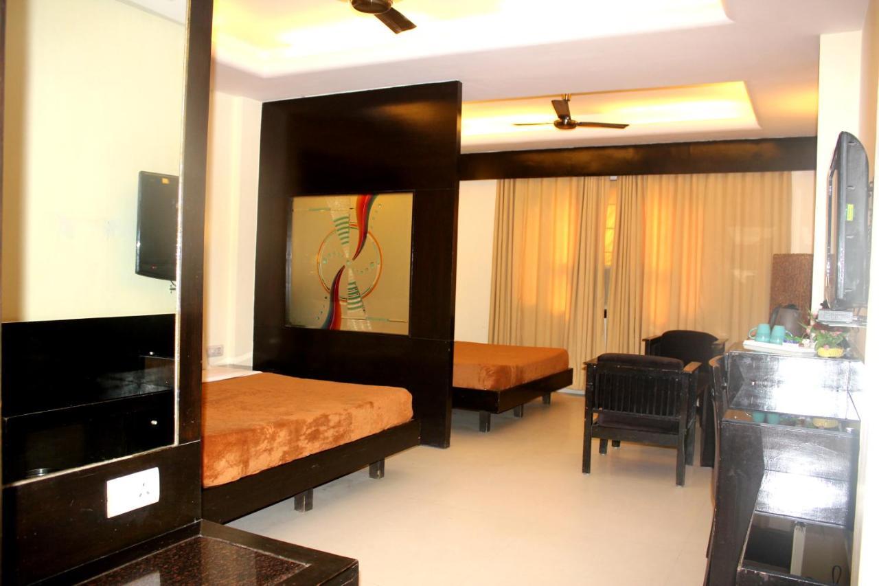 Aman Deluxe Hotel New Delhi Bagian luar foto