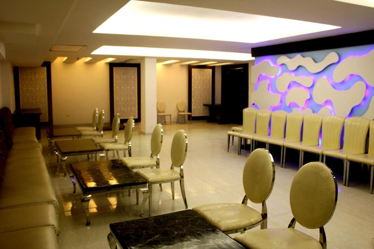 Aman Deluxe Hotel New Delhi Bagian luar foto