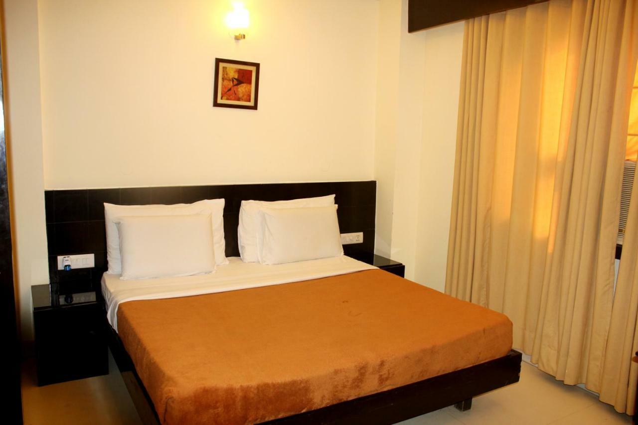 Aman Deluxe Hotel New Delhi Bagian luar foto